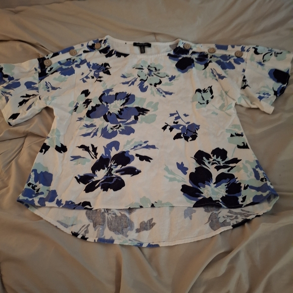 Ellen Tracy Women's Blue and White Linen Floral Blouse - Picture 3 of 7